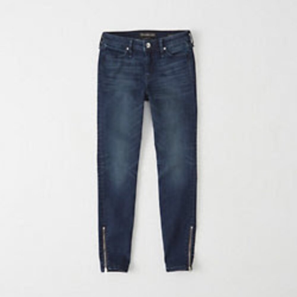 NWT Super Skinny Ankle Jeans with zipper detail in a dark wash- size 25 Short!